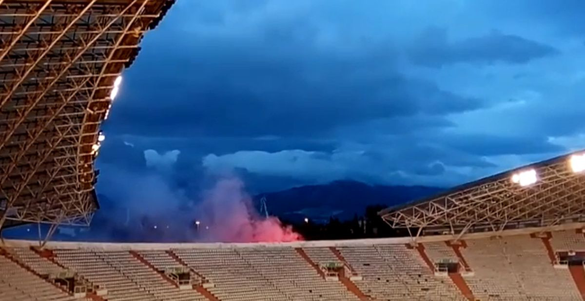 Torcida i pored zabrane našla način kako da bodri Hajduk Torcida i pored zabrane našla način kako da bodri Hajduk