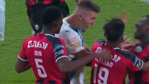  Sergej Milinković - Savić udario glavom protivničkog igrača!