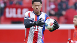 Za Bayern više nema ko da brani: Dijete mora na gol jer drugog izbora nema!