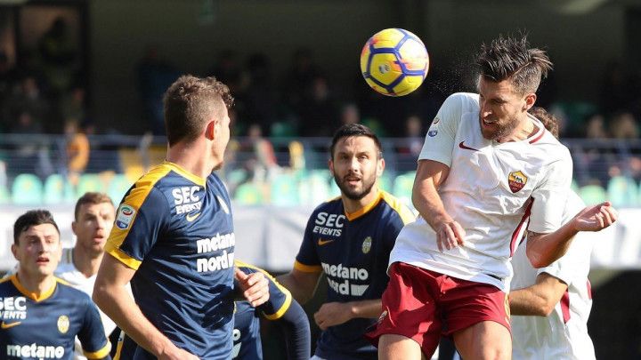 Džeko se napromašivao, Roma slavila u Veroni sa igračem manje