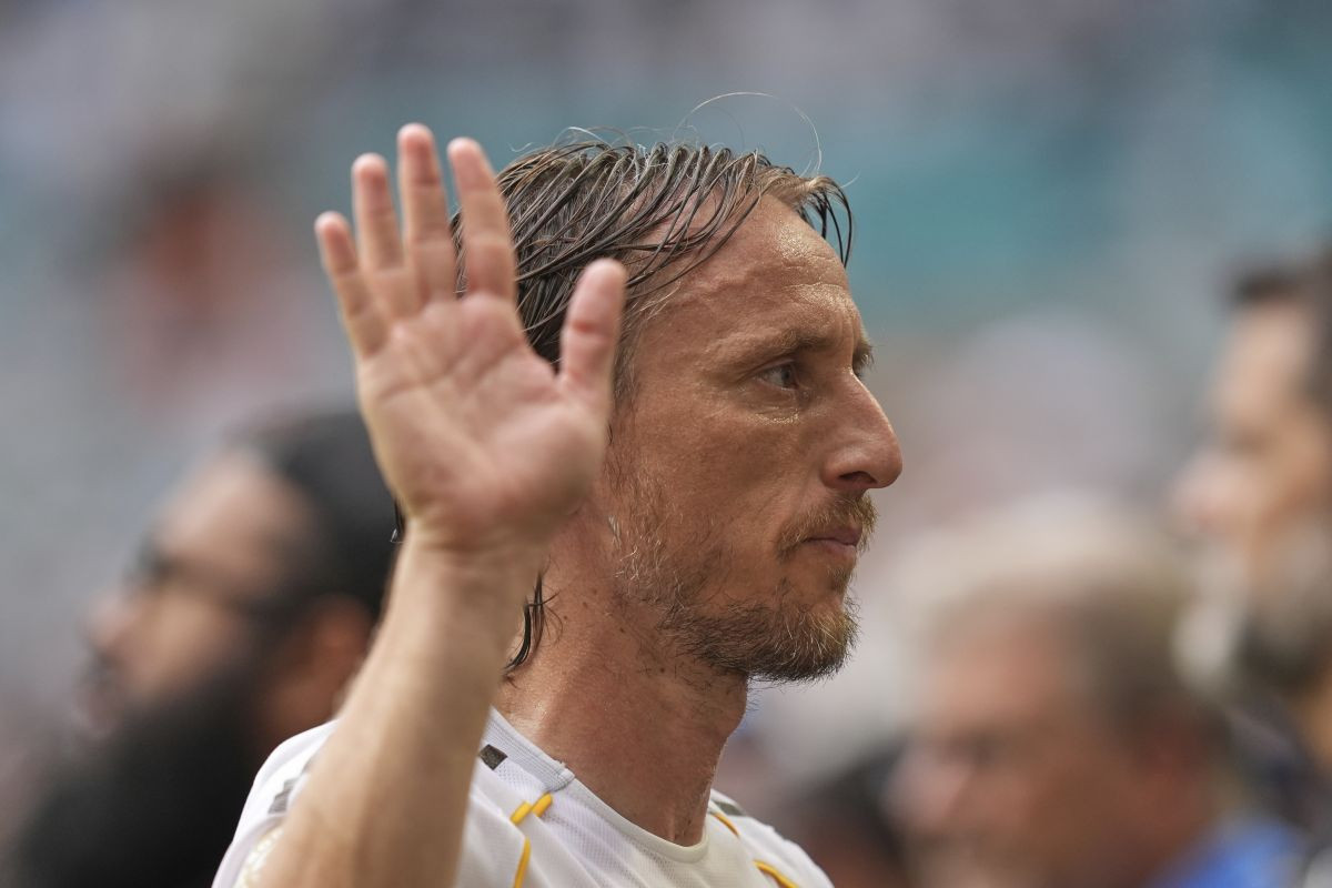 Modrić odlazi, ali je odlučio od mladog momka napraviti šampiona: "Moraš samo da..." Modrić odlazi, ali je odlučio od mladog momka napraviti šampiona: "Moraš samo da..."