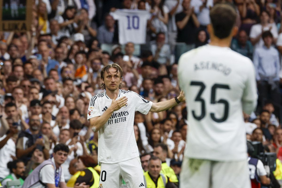 Stigao poziv koji je Modrić čekao: Velikan je pokucao na njegova vrata, pristaju na sve da ga dovedu Stigao poziv koji je Modrić čekao: Velikan je pokucao na njegova vrata, pristaju na sve da ga dovedu