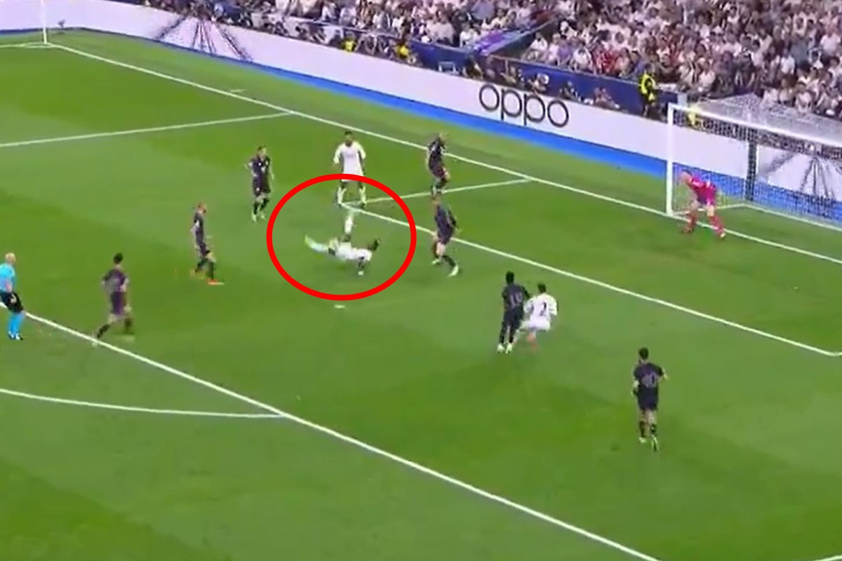 Vinicius Junior probao makazicama zabiti Bayernu - Sada će biti meta "mimova" na društvenim mrežama Vinicius Junior probao makazicama zabiti Bayernu - Sada će biti meta "mimova" na društvenim mrežama