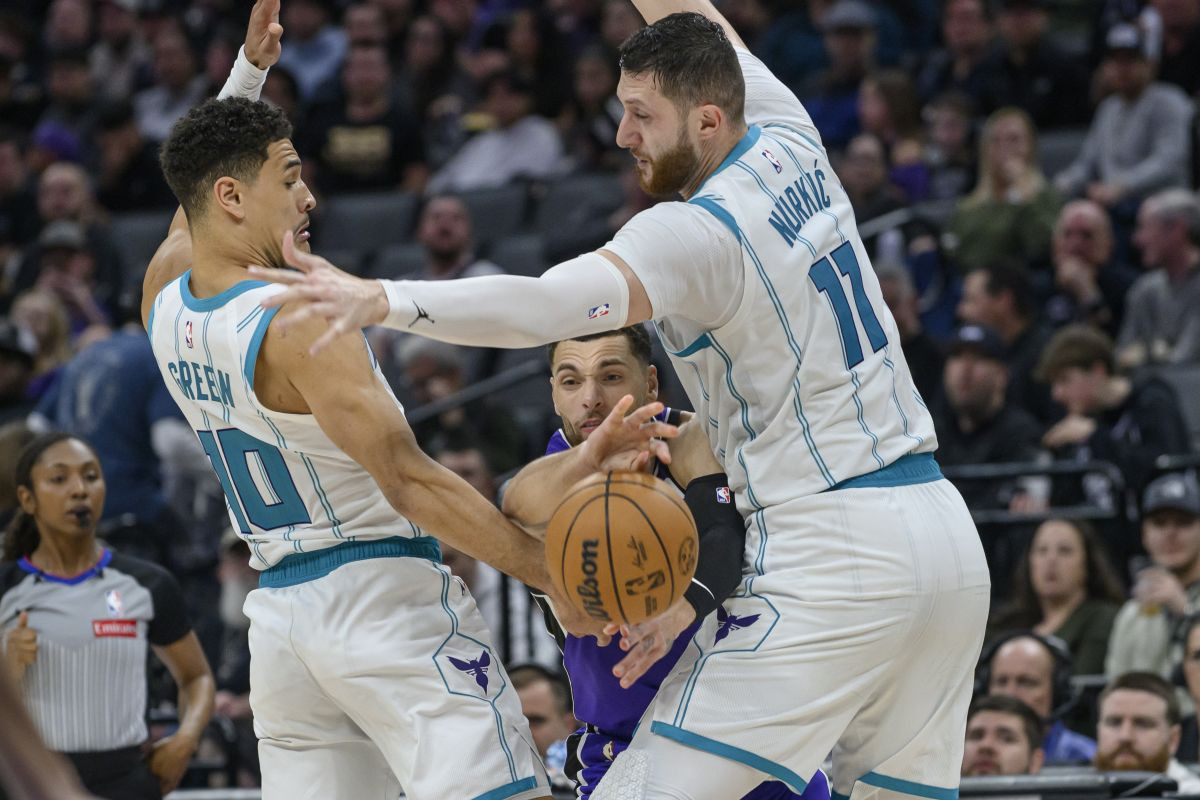 Poznato zbog čega je Jusuf Nurkić propustio večerašnji duel Poznato zbog čega je Jusuf Nurkić propustio večerašnji duel