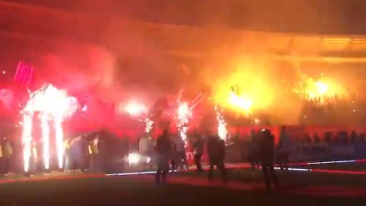 Navijači i igrači Crvene zvezde na spektakularan način proslavili novu titulu prvaka