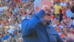 Nevjerovatne gestikulacije Mourinha, odmah je izbačen s terena, njegov igrač u suzama završio meč