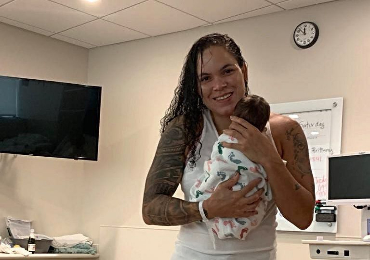 Njena zaručnica rodila kćerku: Najbolja MMA borkinja postala roditelj