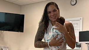 Njena zaručnica rodila kćerku: Najbolja MMA borkinja postala roditelj
