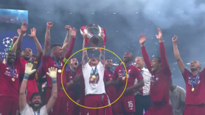 Igrač Liverpoola podigao trofej u majici na kojoj je bila poruka tragično nastradalom Reyesu