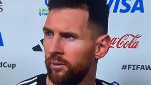 Nervozni Messi davao izjavu pa poludio: Šta je? Šta gledaš? Skloni se glupane!