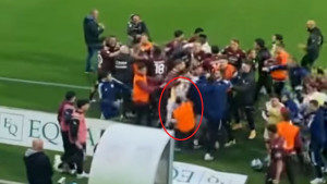 Žestoka tuča u kojoj se ne biraju sredstava: Nezapamćeni trenutak ludila Francka Riberyja!