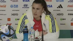 Golmanica sluša i ne vjeruje šta je novinar pita: "Vi ste bosanskog porijekla kao Ibrahimović..."