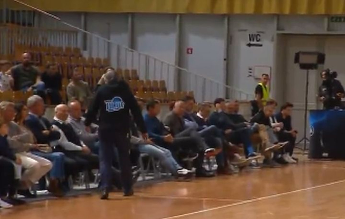 Luka Dončić razočaran scenama iz finiša meča Ilirije i Bosne, odmah se oglasio na Instagramu Luka Dončić razočaran scenama iz finiša meča Ilirije i Bosne, odmah se oglasio na Instagramu