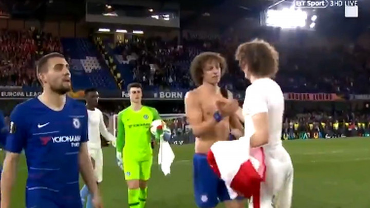 Snimak postao hit na internetu: David Luiz nakon meča zamijenio dres sa samim sobom