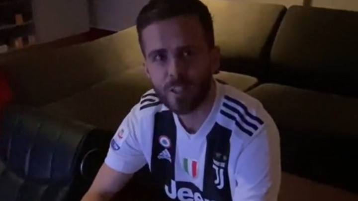 Pjanić se javio iz karantina, Mandžukić mu poručio: "Vrati mi dres"