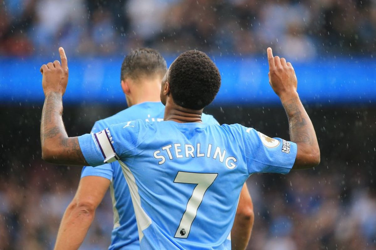 Navijači ismijavaju Manchester City nakon odluke da broj sedam dodijeli defanzivcu