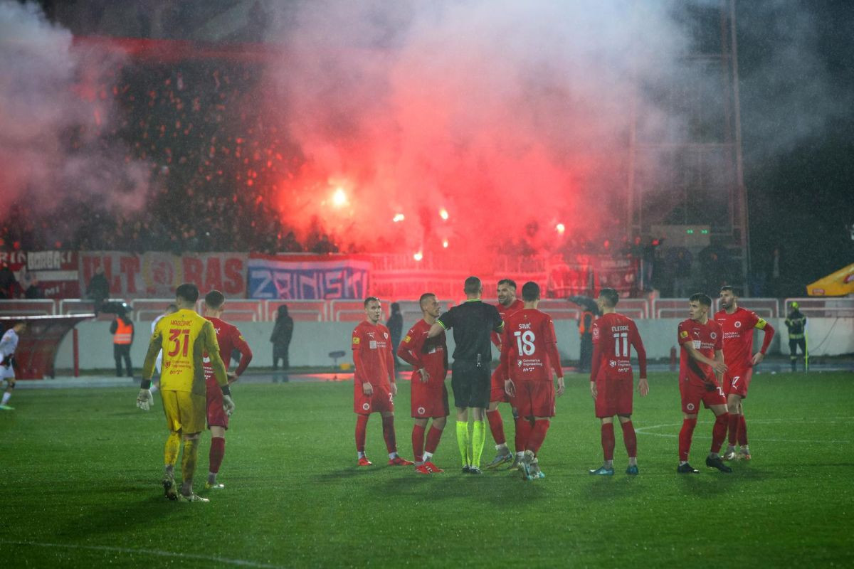 FK Velež se oglasio nakon mostarskog derbija i Jelićeve odluke: "Skandalozan i nedopustiv propust" FK Velež se oglasio nakon mostarskog derbija i Jelićeve odluke: "Skandalozan i nedopustiv propust"