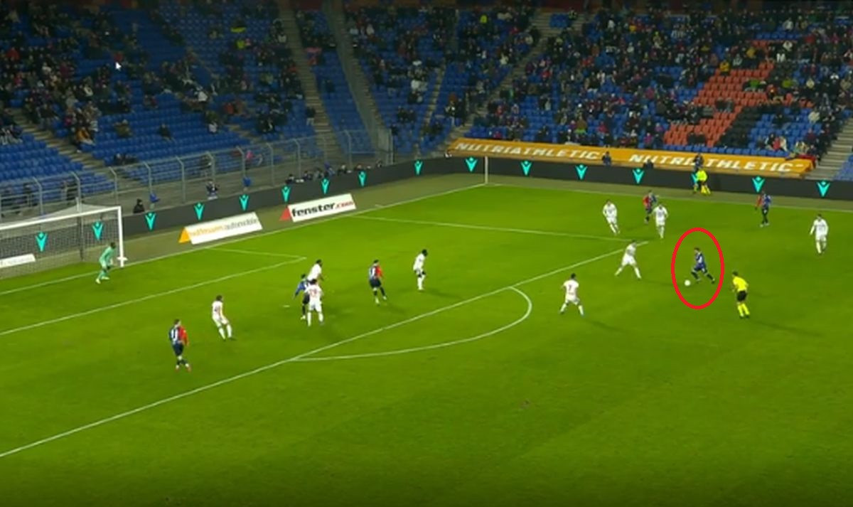 Čudniji gol odavno nismo vidjeli: Shaqiri htio dodati saigraču loptu, a ona završila u golu Čudniji gol odavno nismo vidjeli: Shaqiri htio dodati saigraču loptu, a ona završila u golu
