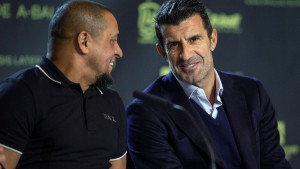 Za duel legendi kluba Luis Figo je ponovo birao između Barcelone i Real Madrida