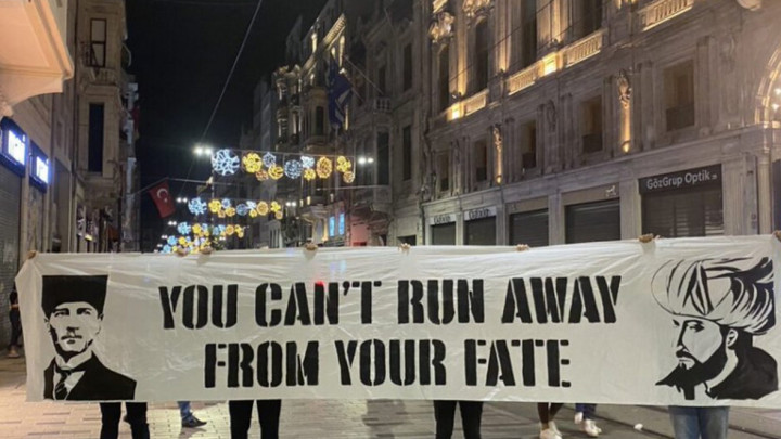 Pred meč PAOK - Bešiktaš transparent o genocidu i poruka: "Ne možete pobjeći od svoje sudbine"