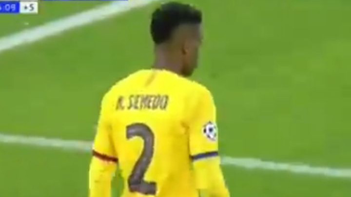 "Corner taken quickly" situacija se umalo ponovila sinoć na meču Napolija i Barcelone