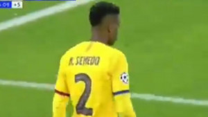 "Corner taken quickly" situacija se umalo ponovila sinoć na meču Napolija i Barcelone