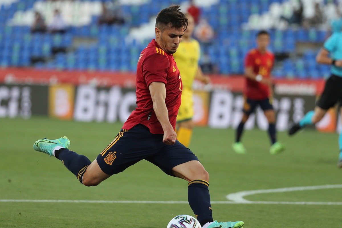 Postigao gol na debiju za Španiju, a sada je spreman da ih izda i obuče drugi dres Postigao gol na debiju za Španiju, a sada je spreman da ih izda i obuče drugi dres