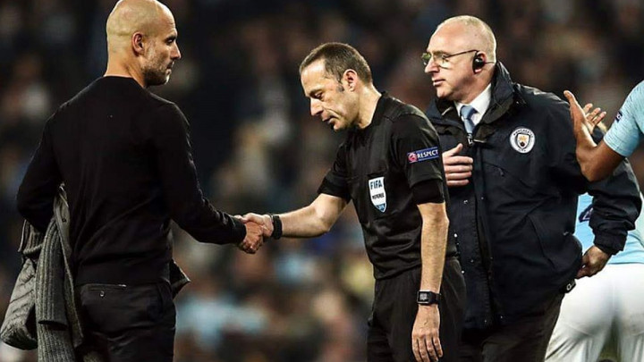 Guardiola nakon meča pokazao sucu Cakiru i svim ljubiteljima fudbala da je gospodin