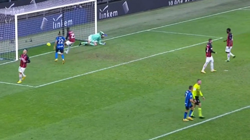 Milan nije izdržao: Inter s bijele tačke i sa igračem više do 1:1
