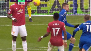 Komedija igrača Uniteda: Bailly pokazao Fredu gdje da izbije loptu, a on ga pogodio u ruku