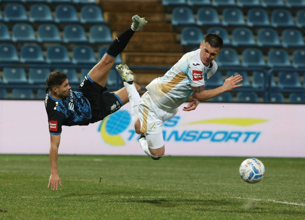 Dva crvena za Rijeku i šokantan poraz od Varaždina "pogurao" Hajduk i Dinamo! Dva crvena za Rijeku i šokantan poraz od Varaždina "pogurao" Hajduk i Dinamo!