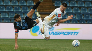 Dva crvena za Rijeku i šokantan poraz od Varaždina "pogurao" Hajduk i Dinamo!