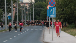 Red Army zagrijava dlanove: Korteo pred spektakl na Grbavici