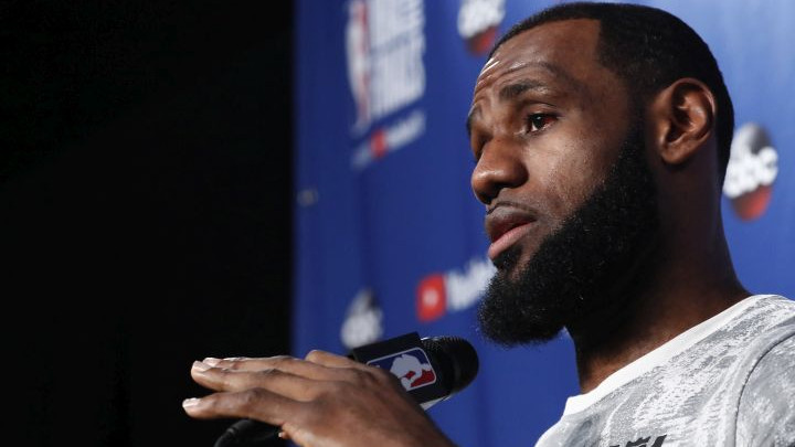 LeBron James tražio da mu dovedu Lillarda