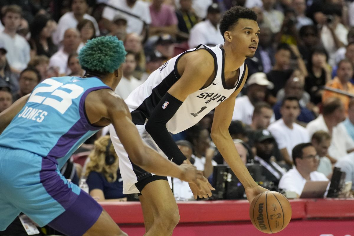 Ko visoko leti, nisko pada: Wembanyama je sinoć naučio dobru lekciju šta znači NBA Ko visoko leti, nisko pada: Wembanyama je sinoć naučio dobru lekciju šta znači NBA