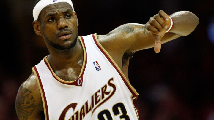 Pali svi rekordi u SAD: Za komadić tkanine i LeBronovu rookie karticu platio basnoslovnu cifru