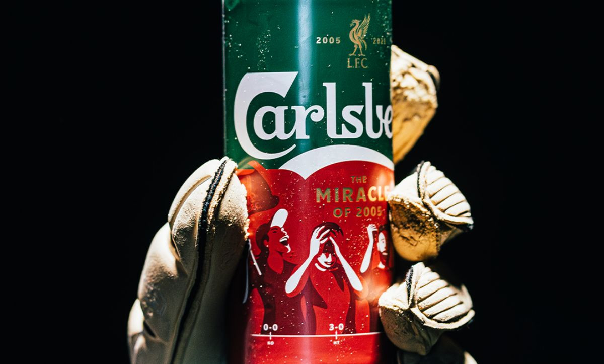 Carlsberg slavi 20 godina čuda iz Istanbula: Limenka koja budi uspomene i okuplja legende Liverpoola Carlsberg slavi 20 godina čuda iz Istanbula: Limenka koja budi uspomene i okuplja legende Liverpoola