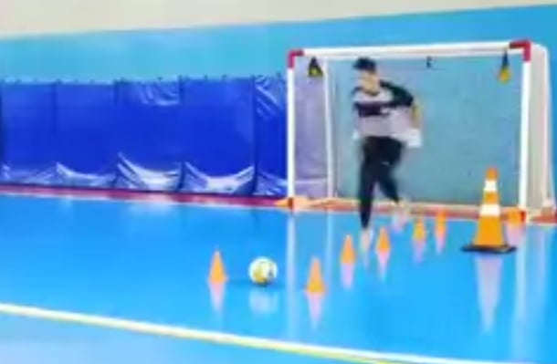 Futsal golman kao gimnastičar sa fantastičnim refleksom