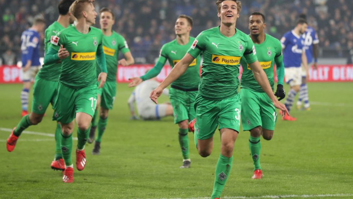 Monchengladbach stigao do pobjede protiv Schalkea i prestigao Bayern na tabeli