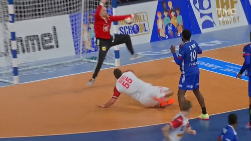 Stoji na golu i čini čuda, a istovremeno i zabija golove