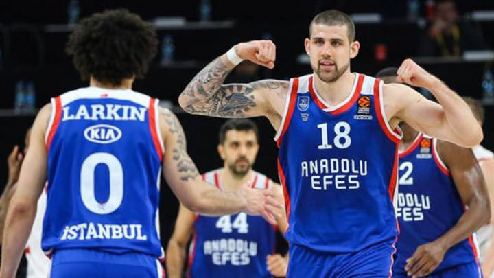 Anadolu Efes slavio protiv Fenera te došao na korak do titule