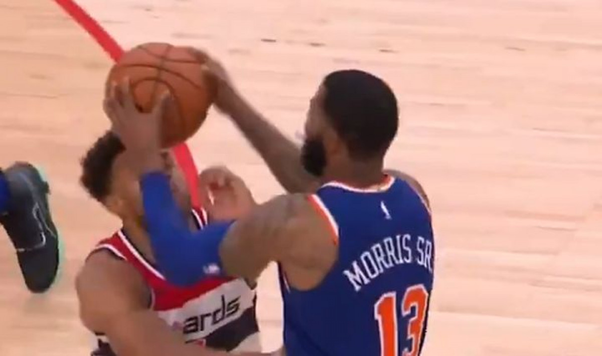 Najbizarnije isključenje ikad: Marcus Morris loptom u glavu udario košarkaša Washingtona
