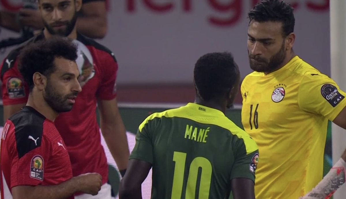 Kad drug udari na druga u finalu: Salah odmah izdao Manea