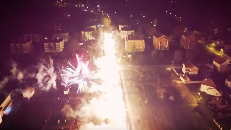 Navijači Partizana "zapalili" ulicu i tako najavili najveći derbi protiv Zvezde