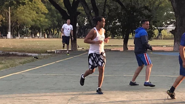 Ronaldinho osvanuo na "PES-u" u zatvorskoj uniformi