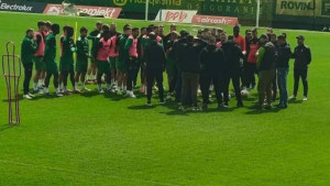 Navijači upali na trening, od trenera traže da podnese ostavku, za primjer uzeli dvojicu bh. igrača