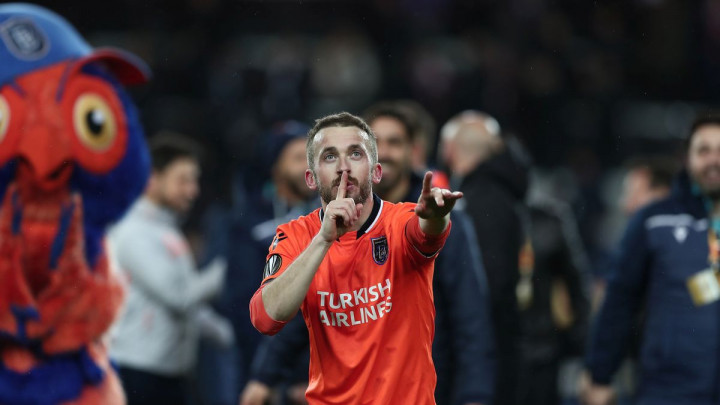 Edin Višća postao ikona u Basaksehiru, a mnogi ga žele vidjeti u dresu Fenerbahcea ili Galatasarayja