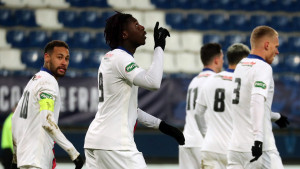Zvijezda PSG-a dijelila hranu migrantima