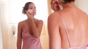 Žena bivšeg stopera Reala se skinula potpuno gola i sliku objavila na internet!
