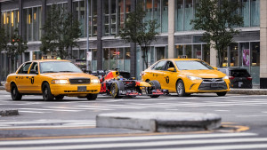 Bolid Red Bull Racinga na ulicama New Yorka